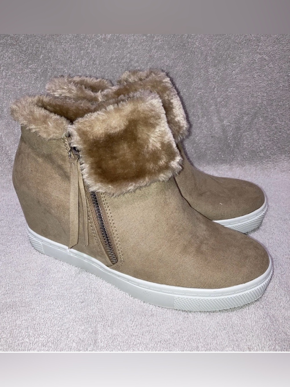 Brash Tan Hidden Wedge Y2K Faux Suede Fur Ankle Boots Zipper Tasseled Size 7.5